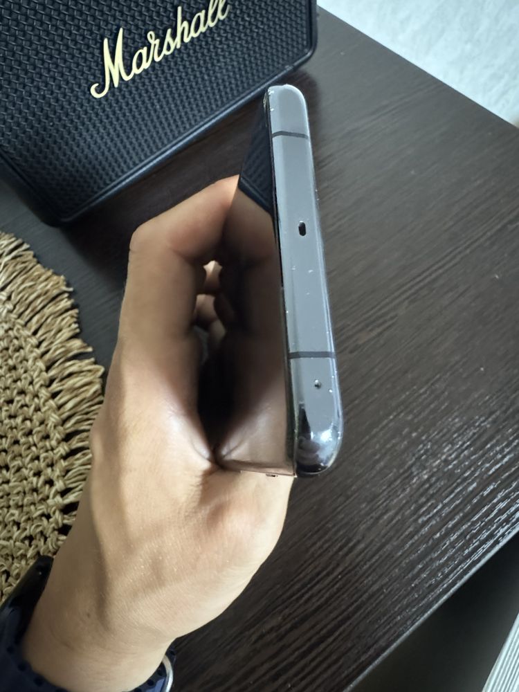 One plus 11 16/256gb