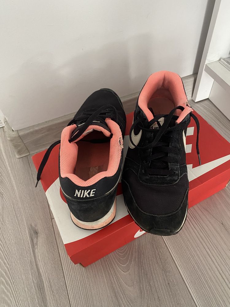 Buty Nike MD Runner 2 42 Unisex