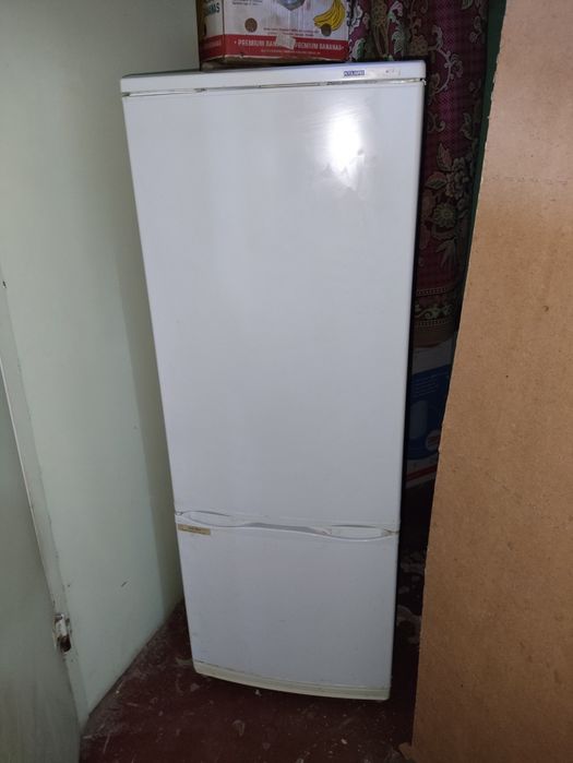 Холодильник Атлант нерабочий под ремонт или на запчасти