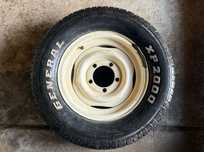 Vendo 4 Pneus e 4 Jantes Jipe UMM
