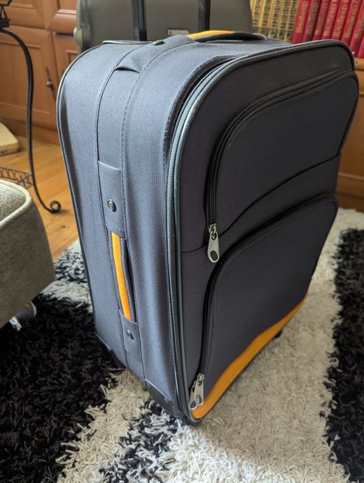 Дорожні валізи/чемодани