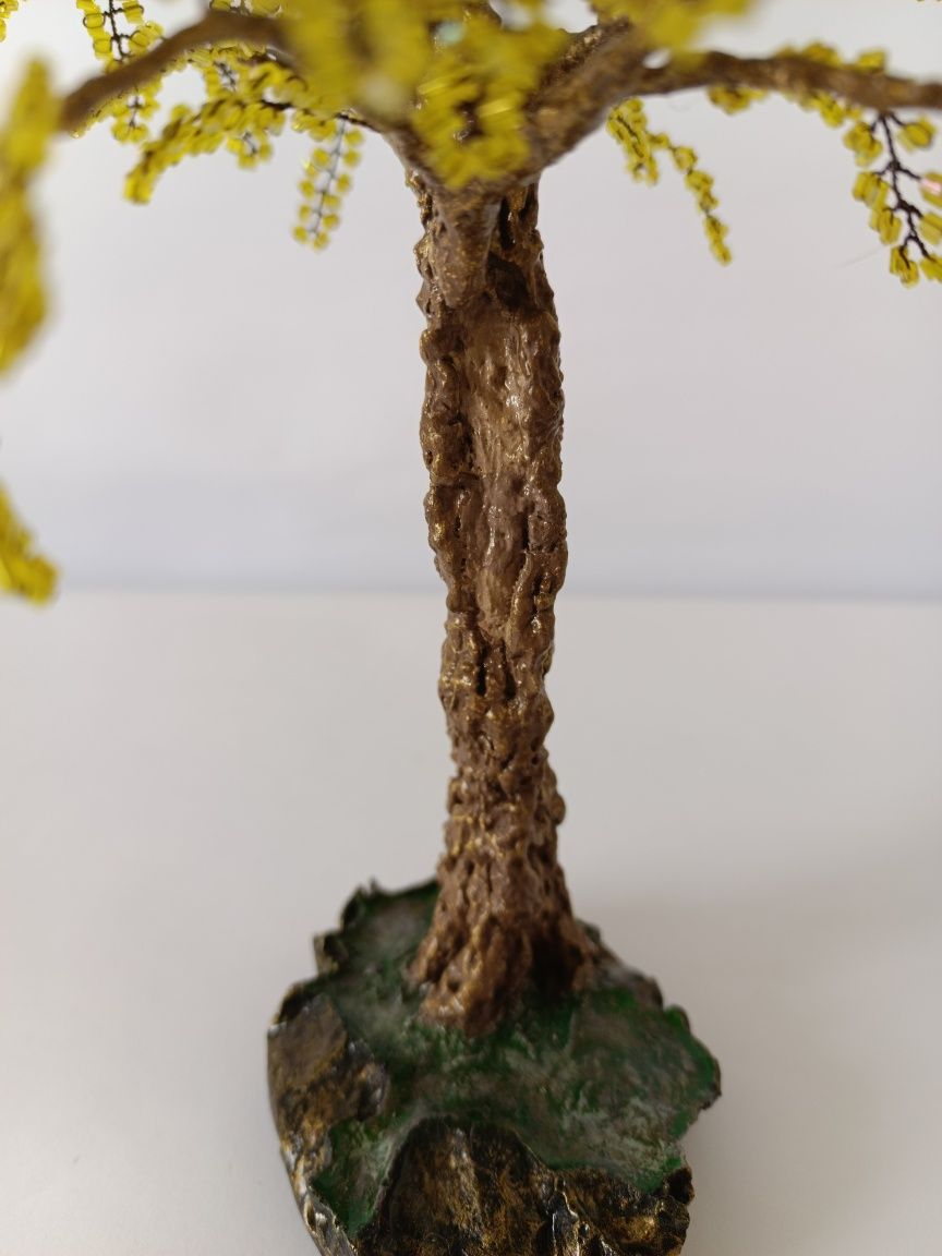 Жовте дерево з бісеру (рубки)