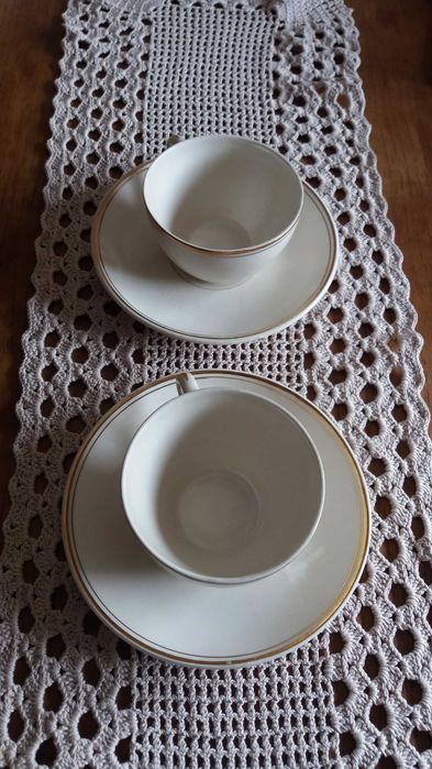 Chávenas Antigas em porcelana pintadas à mão