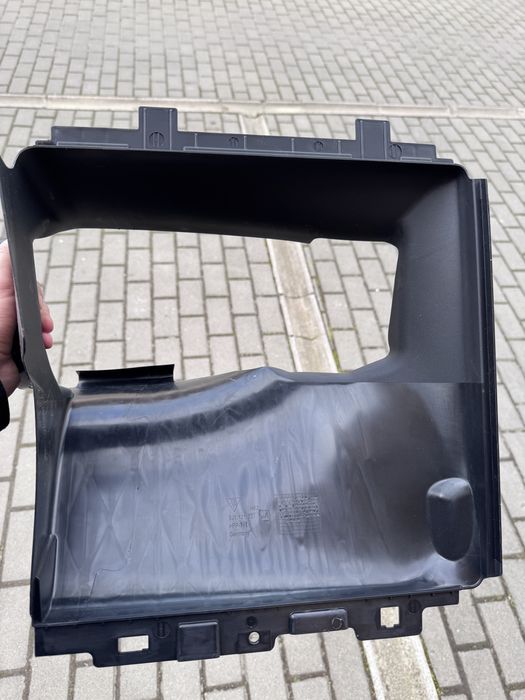 9J1121333AOK1 Воздуховод на лівий радіатор Taycan Porsche