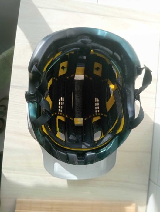 Capacete MET Roam MIPS Tamanho L usado