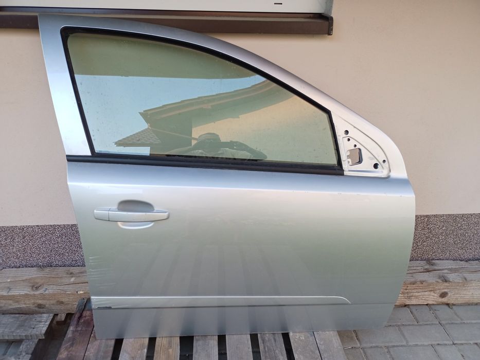 Opel Astra H drzwi prawe