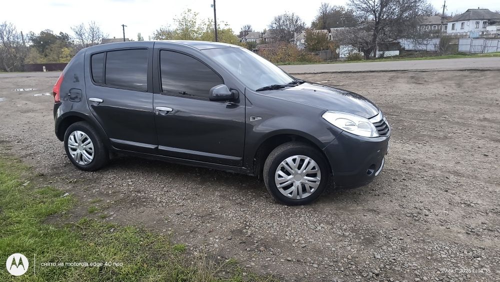 Продам Дачу Сандеро 2011г 1.2 бензин.