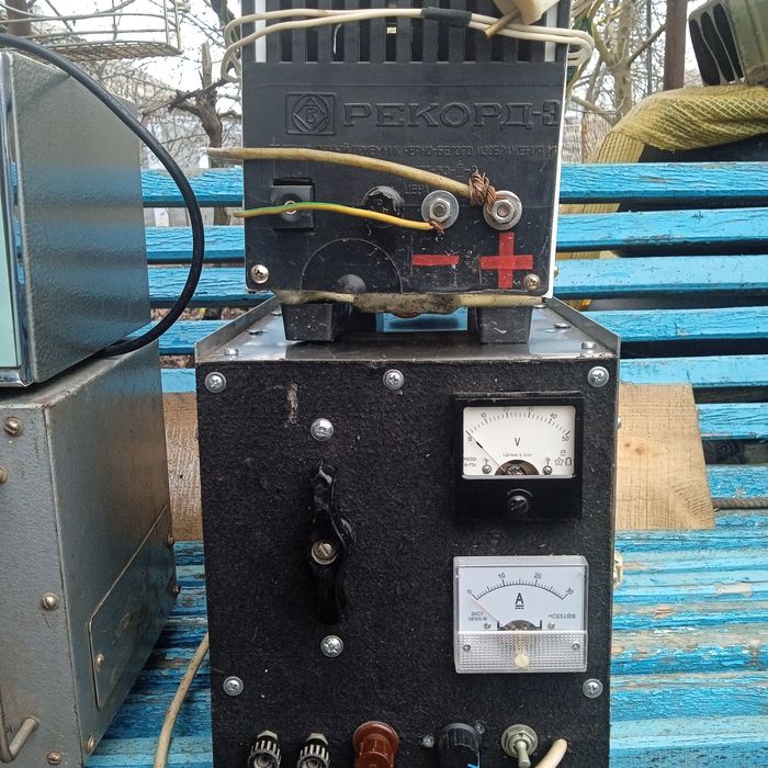 Зарядні та пускові