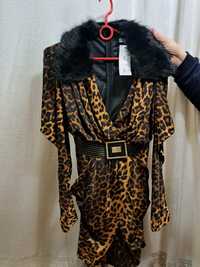 Платье  леопардовое   с отстегивающим воротником Новое  р.М ,L ,XXL