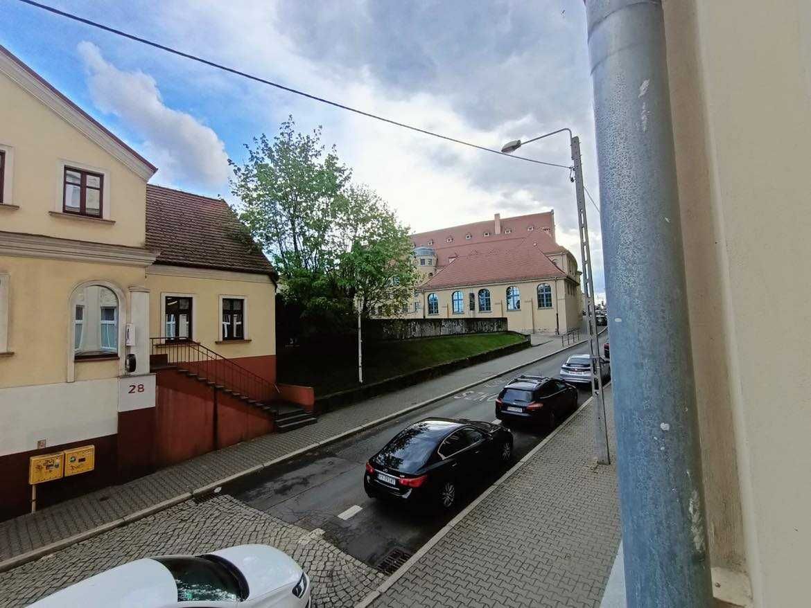 Pokój - 14m2 - 2 minuty od przystanku półwiejska