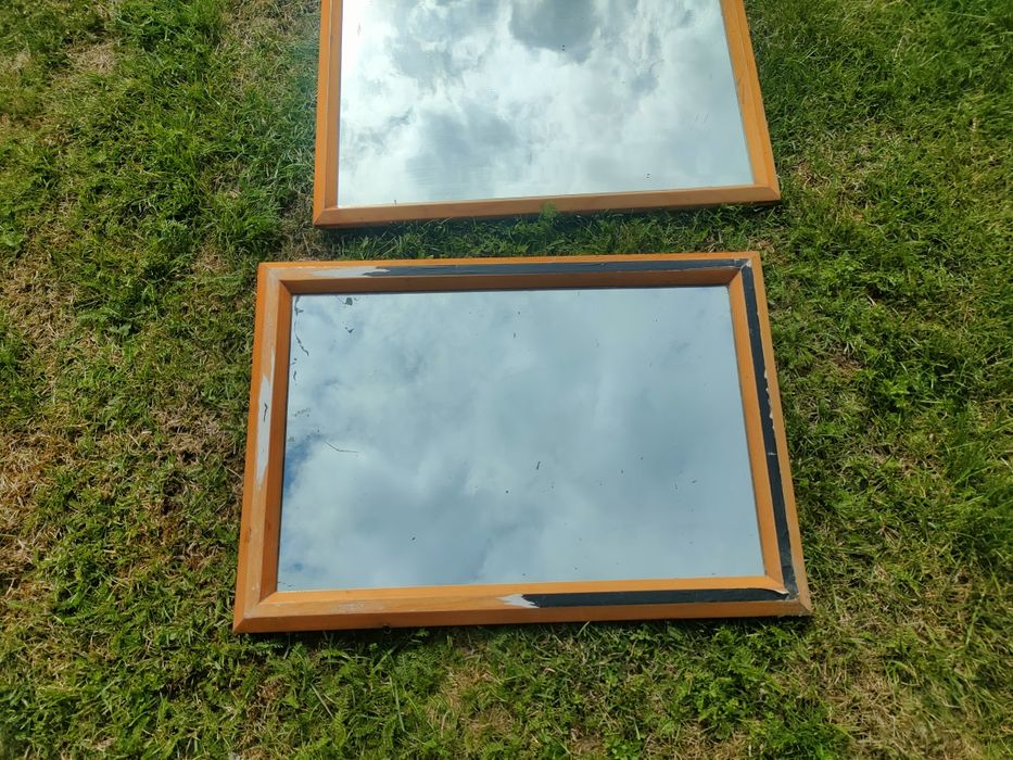 Lustro w drewnianej oprawie  2 szt