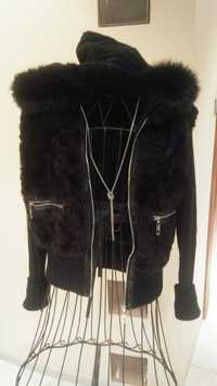 Sweter kurtka czarna futerko Reserved kolekcja dzianina kaptur jesień