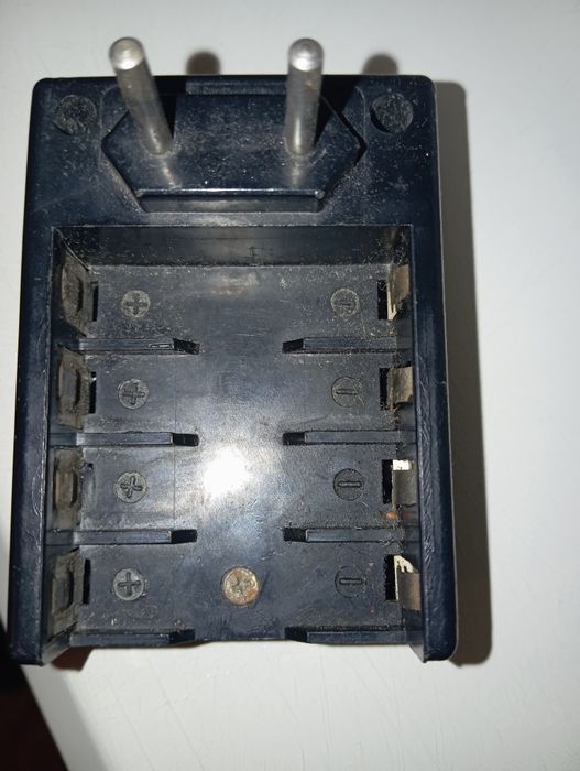 Зарядное устройство 
Модель: ЗУ 95
Ток заряда: 95 мА
Н