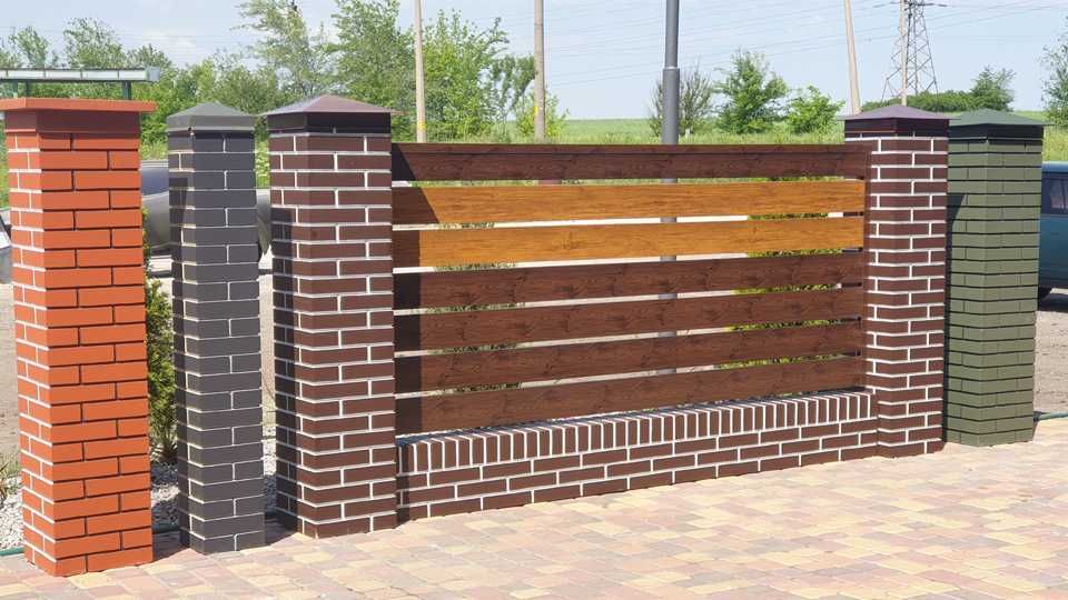 Готовий стовп та парапет для паркану. Імітація клінкерної цегли.
