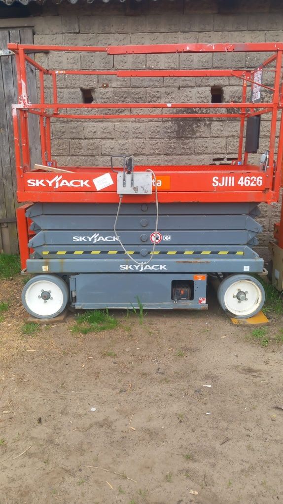 Podnośnik nożycowe  Skayjack Sjlll 4626 baterie bardzo dobre