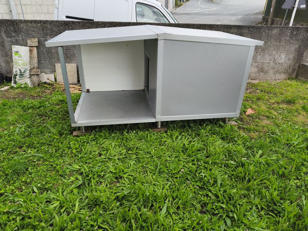 Casota para cães de medio e grande porte