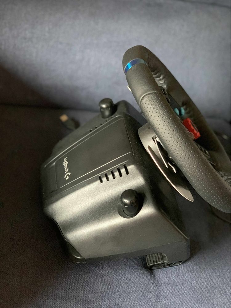 Sprzedam kierownicę Logitech G29 Driving Force – stan jak nowy