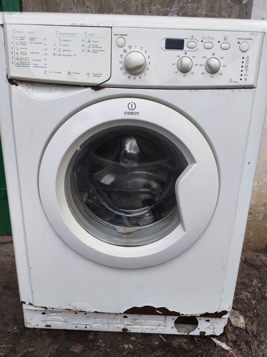 Пральна машина під розбір