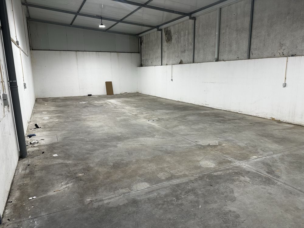 Armazém 500m2 com Escritório