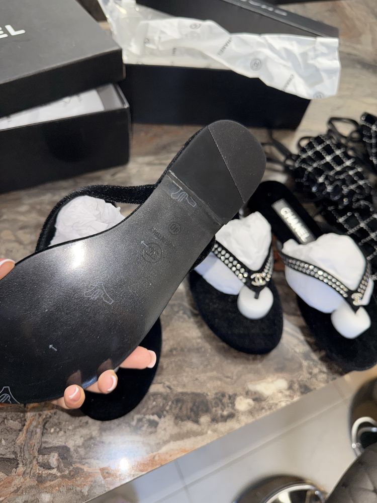 Велюрові тапки, сланці Chanel