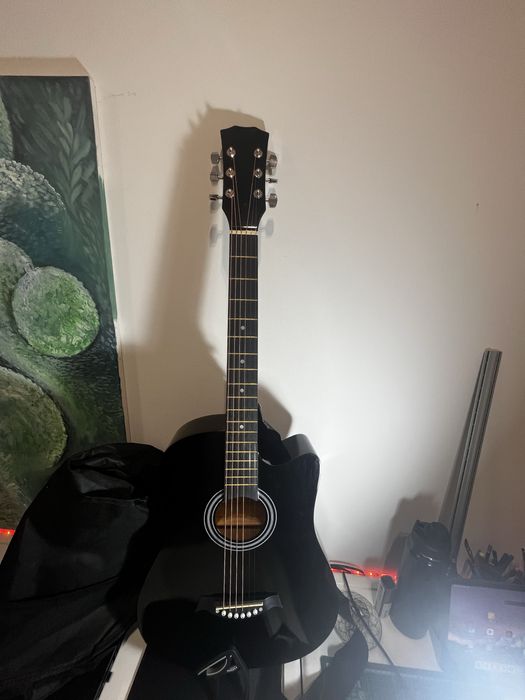 Violão acústico preto preto com capa, correia e capotraste-