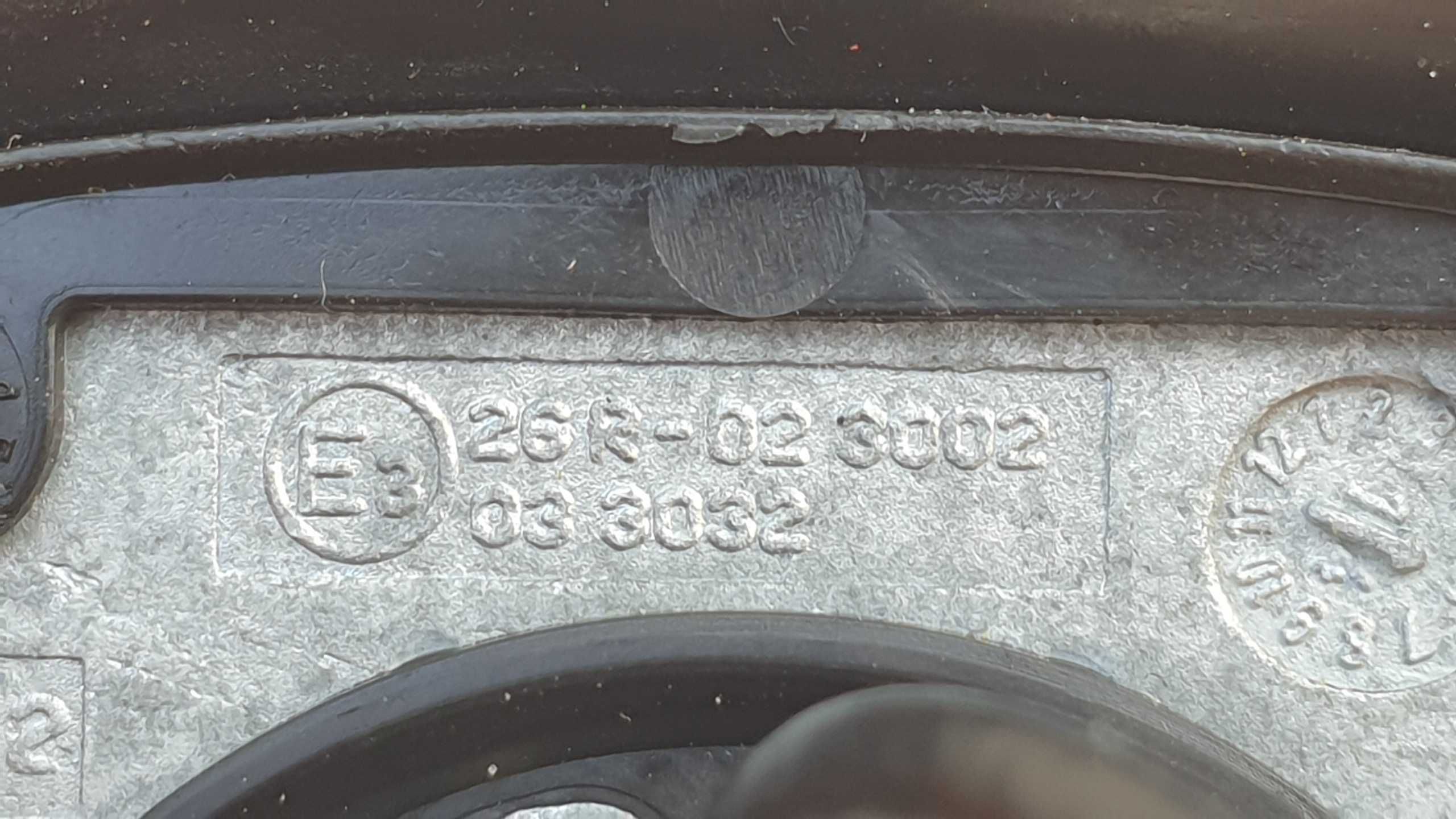Renault Twingo 3 III antena dachowa