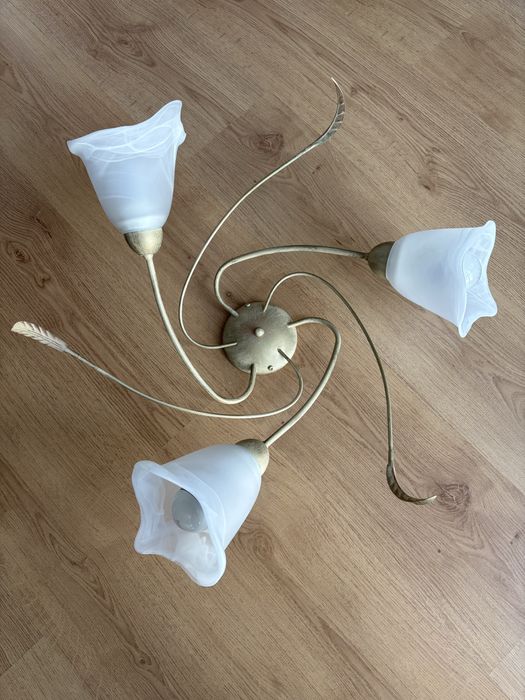 Продам люстру стан нової