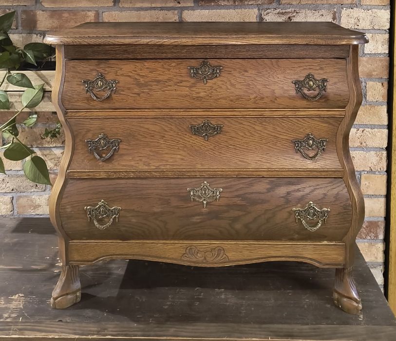 Stylowa komoda z 3 szufladami