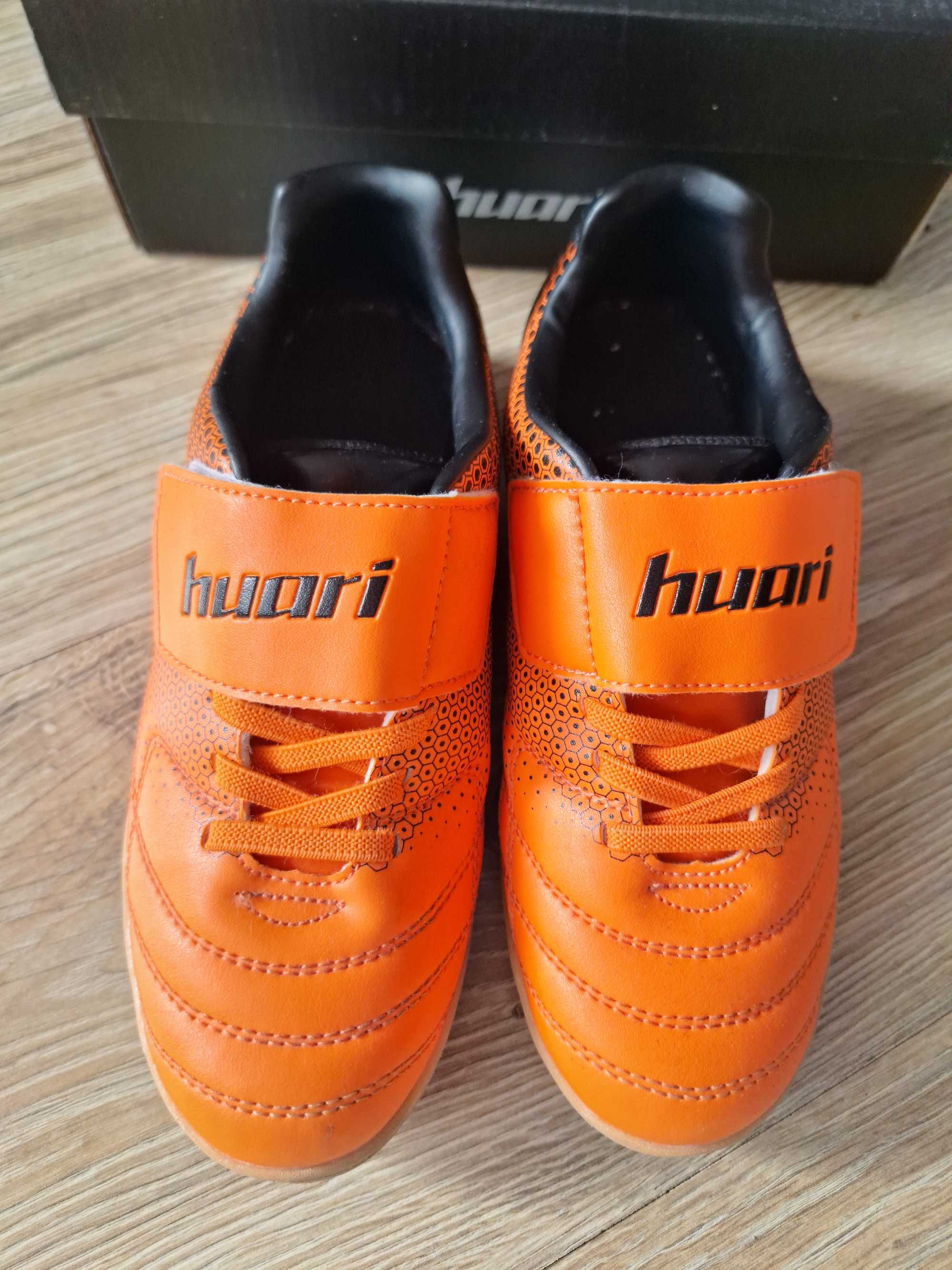 Buty piłkarskie halówki  HUARI TACUARI JR IC 34