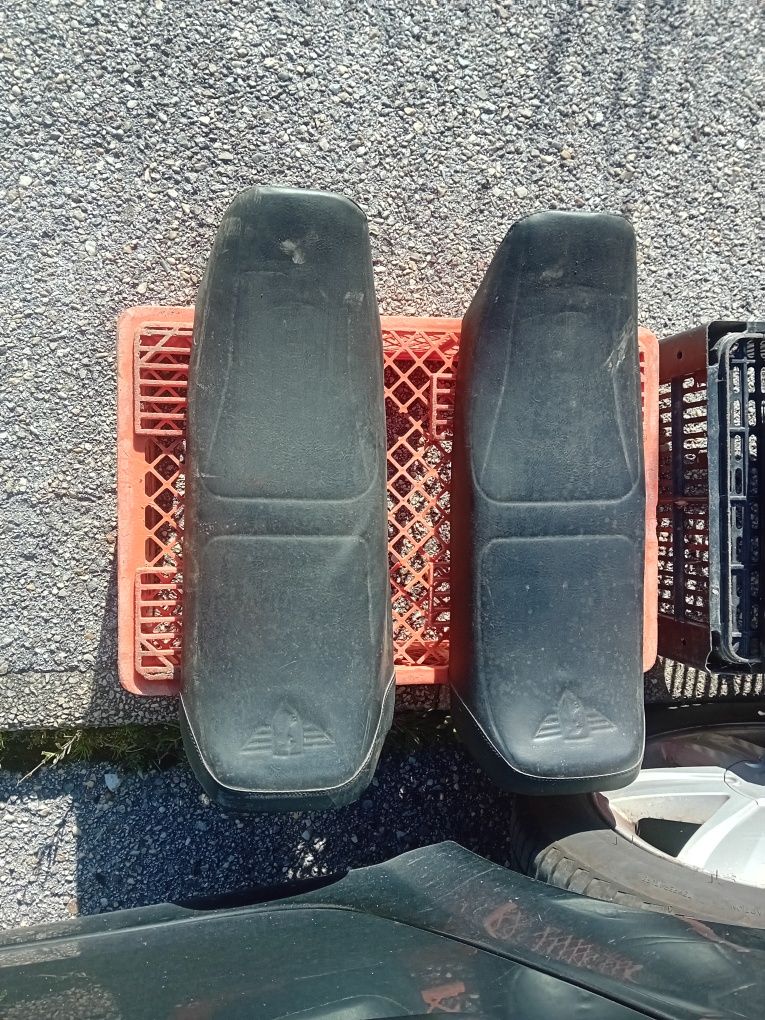 4 bancos para motorizada antiga XF25 Provenientes de Stock antigo