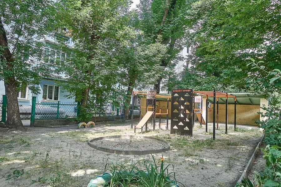 2к. 60м Подол, м. Почтовая, ул. Братская 4. (угол ул. Андреевская)