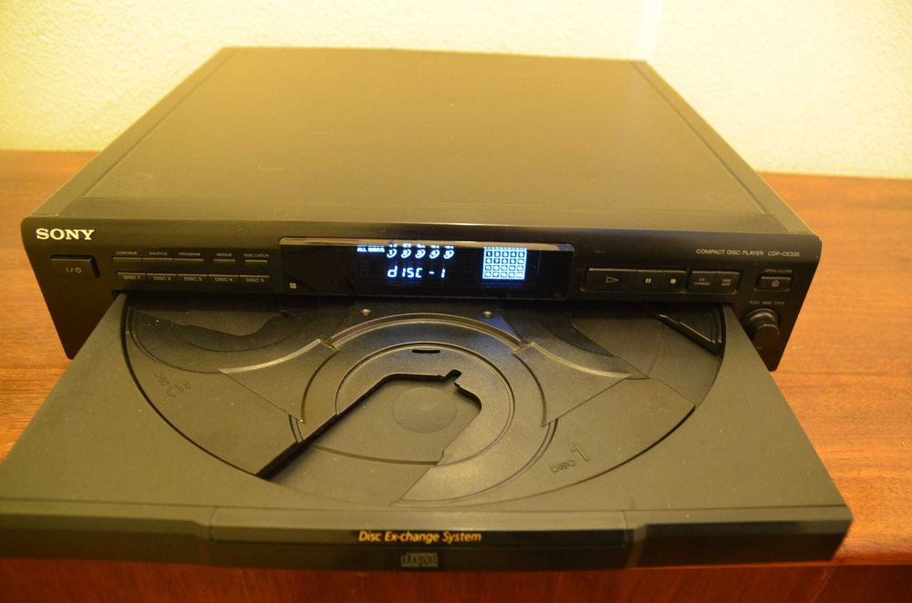 Leitor de CD's Sony CDP- CE 335