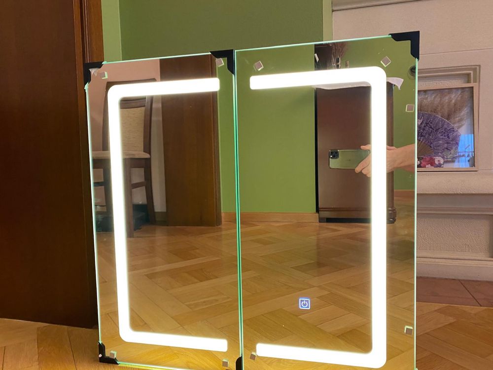 Szafka łazienkowa z lustrem i oświetleniem LED 65x65x13 cm