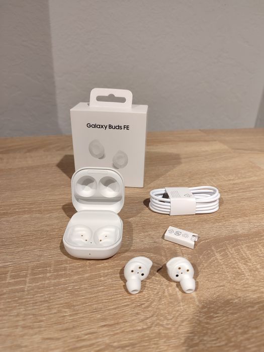 Бездротові навушники Samsung Galaxy Buds FE.