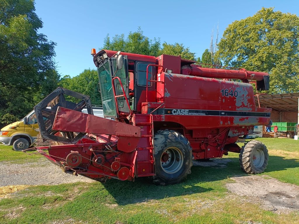Kombajn zbożowy Case International Axial-Flow 1640
