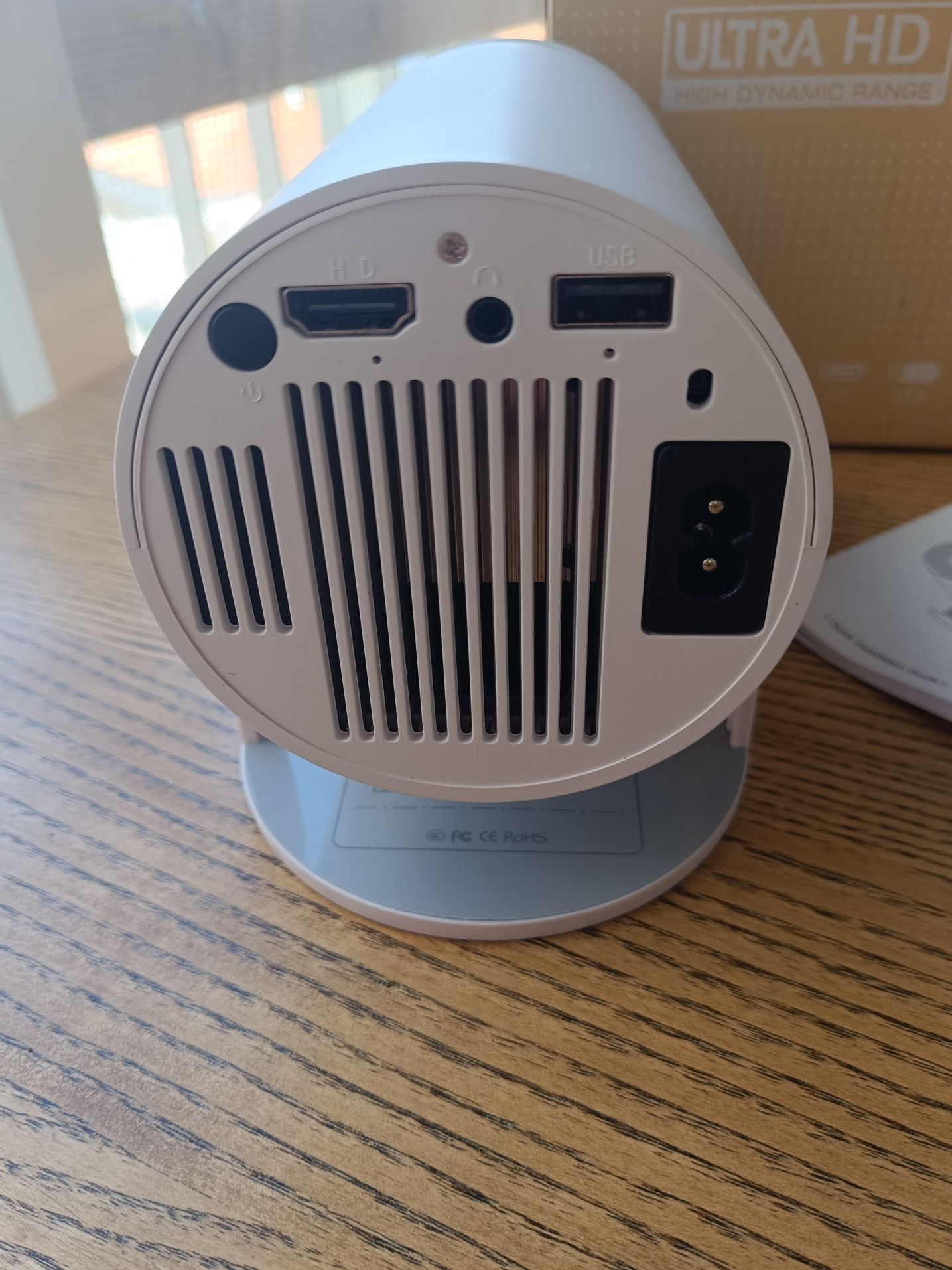 Mini projetor 4K compatível com Android