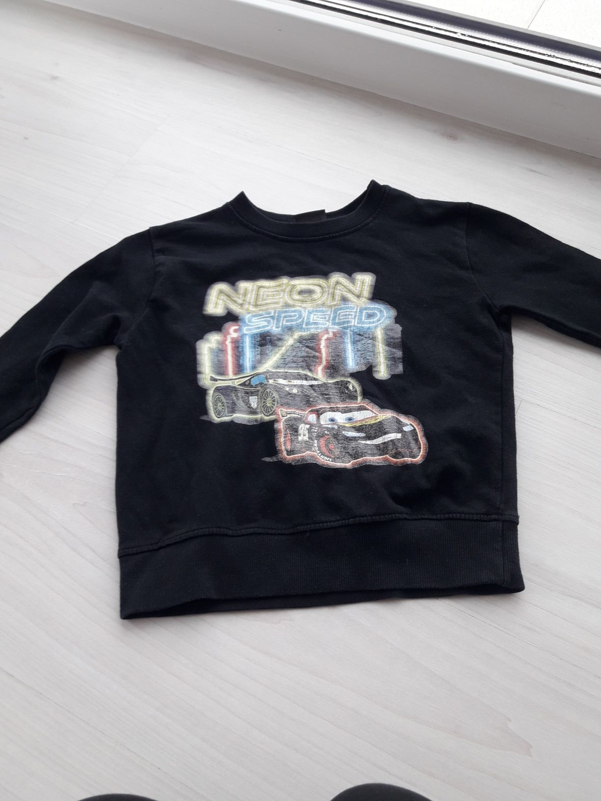 Bluza sweter czarna chłopiec 98/104 Disney Pixar