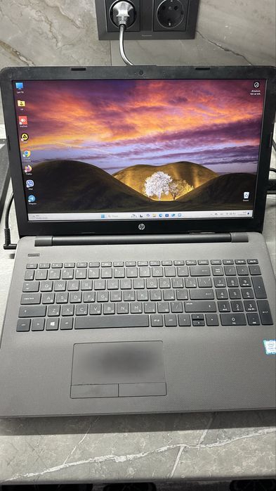 Ноутбук HP 250 g 6 i3 8 gb озу 256 ssd