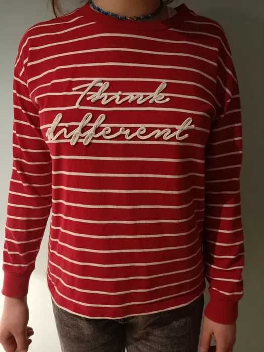 Bluza w czerwono-białe paski z napisem "Think different" C&A