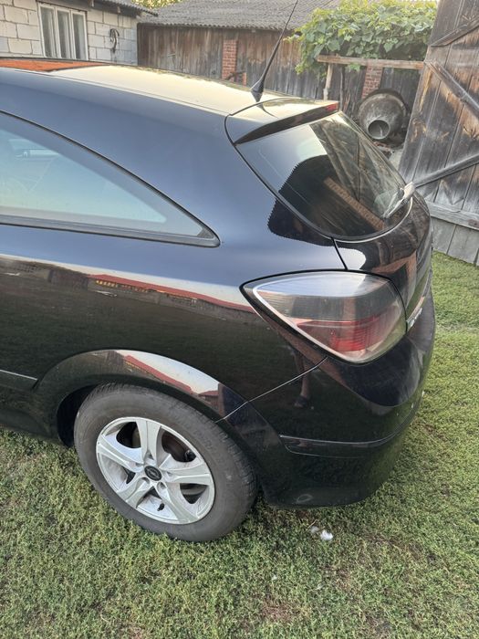 Opel Astra H 1.6 2005 uszkodzony