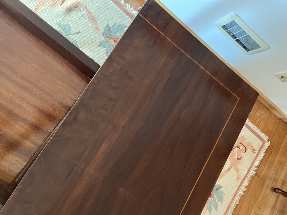 Mesa de jogo em madeira
