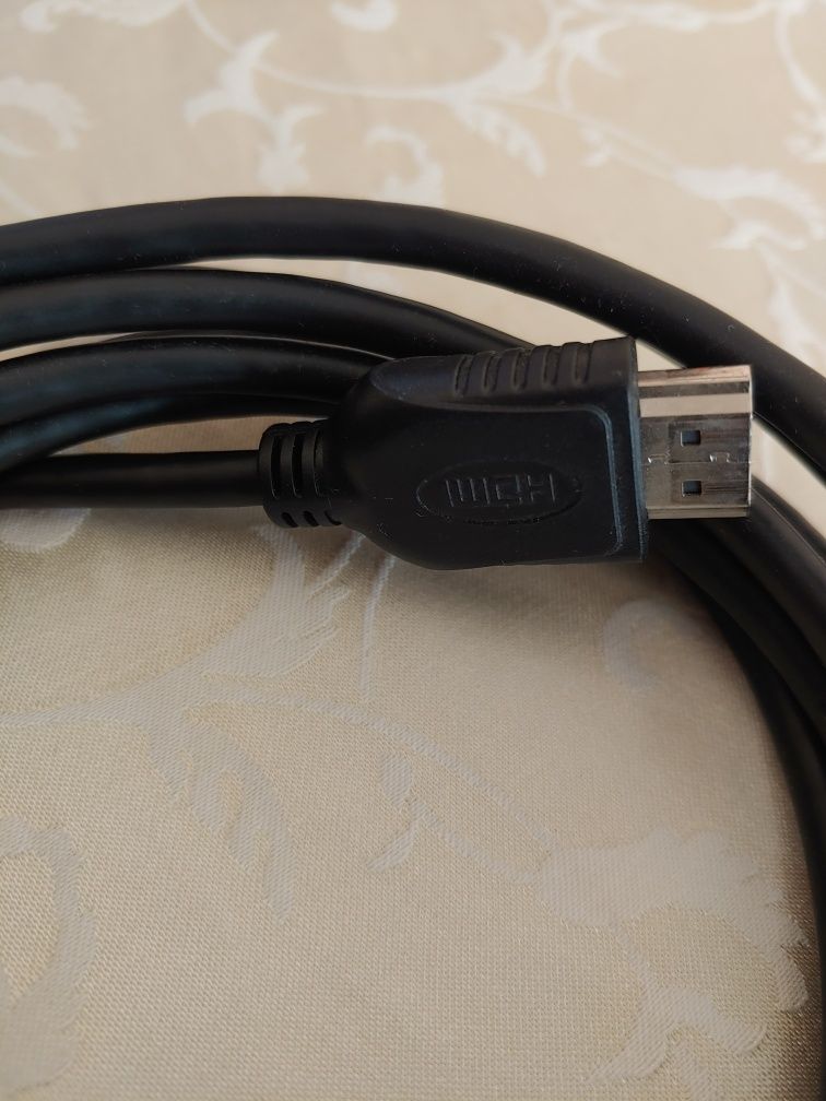 Кабелі HDMI (різної довжини)