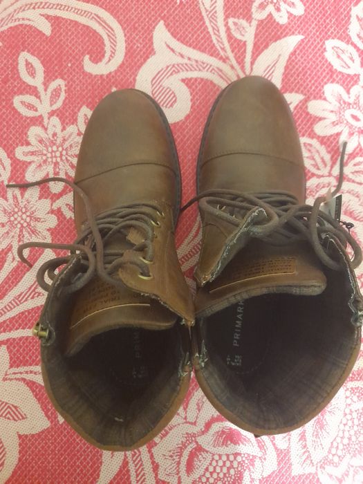 Продаються нові черевики