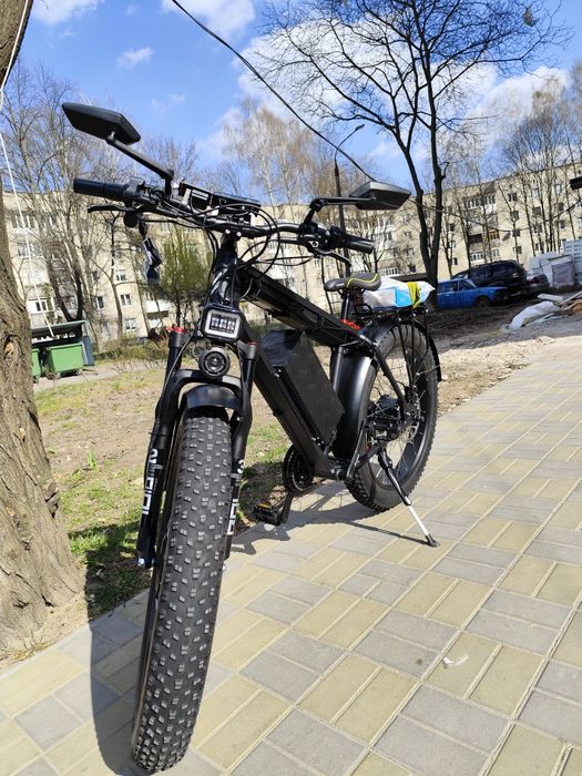 Потужний повнопривідний електрофетбайк