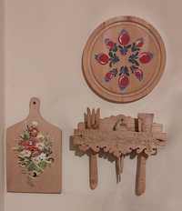 Drewniane ozdoby łyżki, taca, półki
