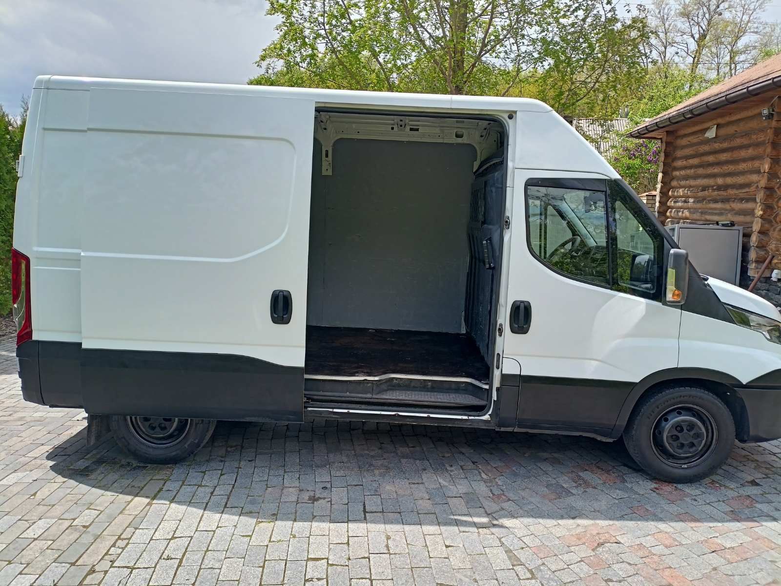 Iveco  35S15 , автомобіль призначений для перевезення вантажів.