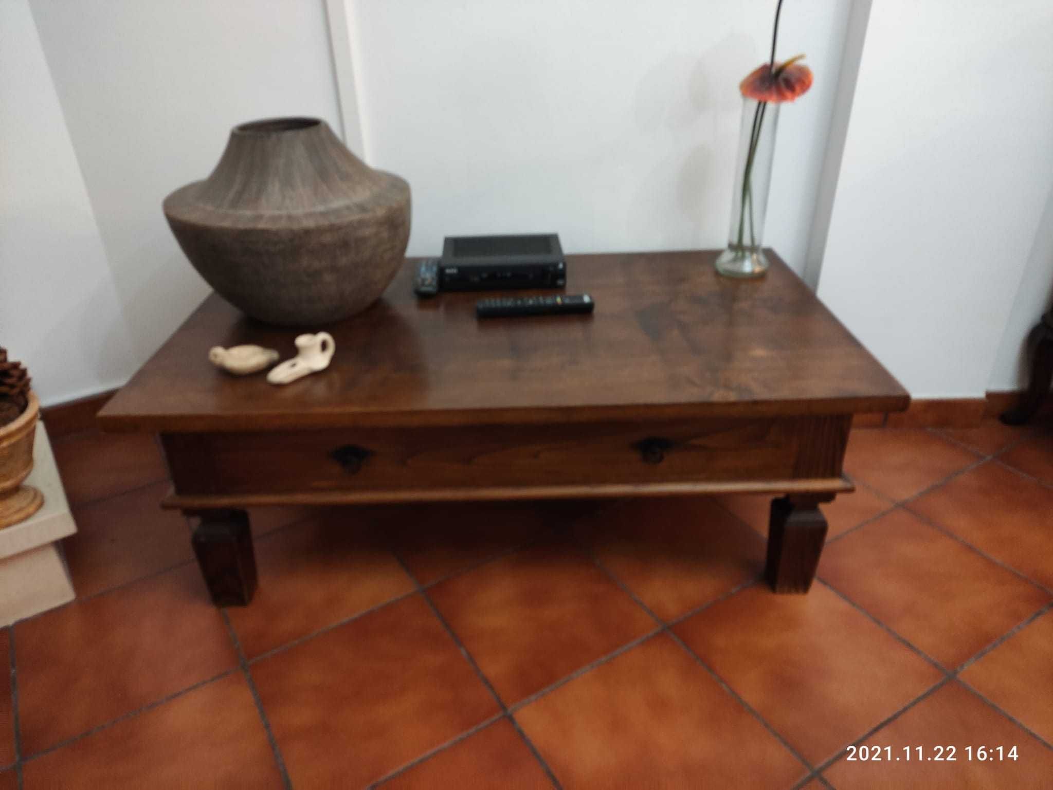 Mesa de apoio, robusta, em madeira maciça