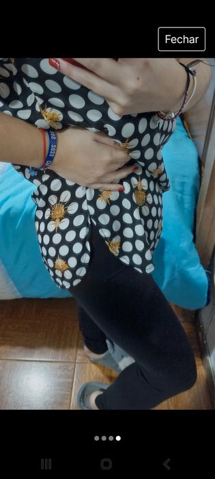 Blusa preta as bolinhas brancas tamanho M