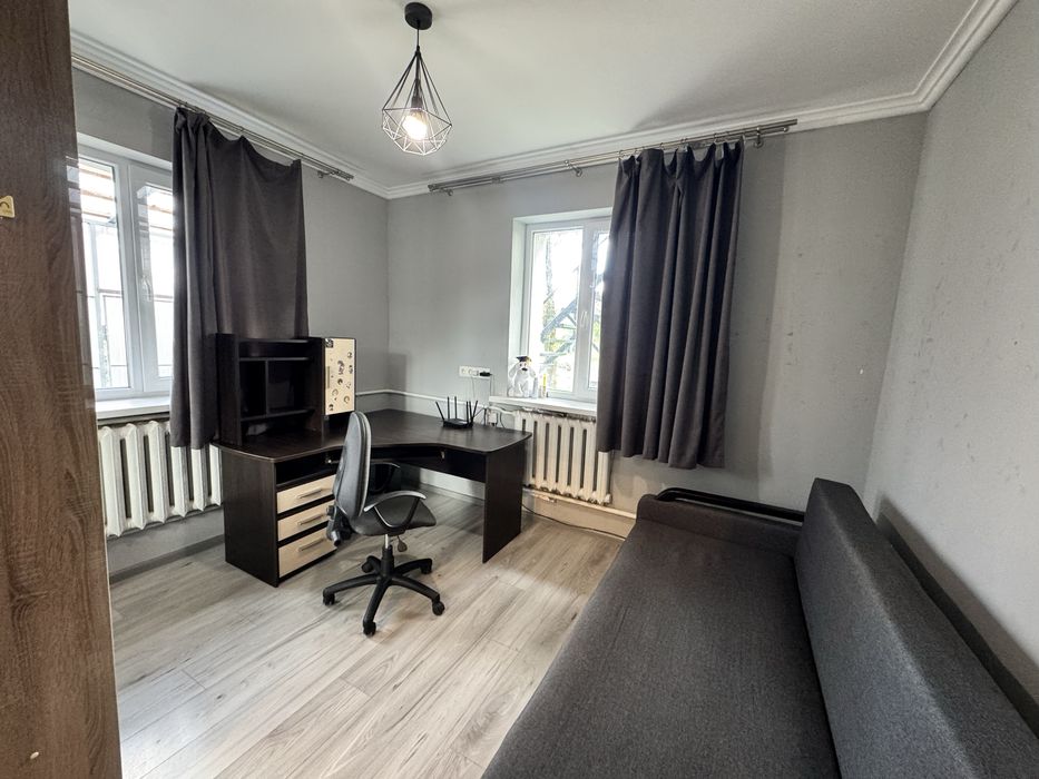 Будинок з новим ремонтом і технікою, великою ділянкою в м.Кременець Те