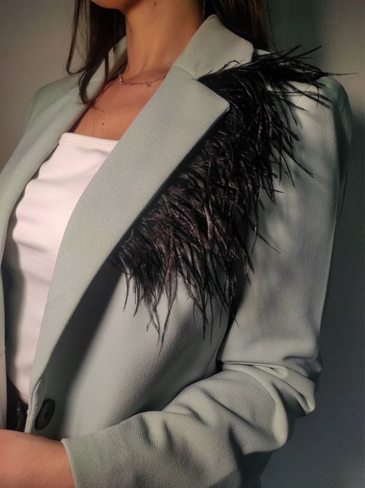 Broszka z piór strusich skrzydełko pióra do marynarki piórka czarne